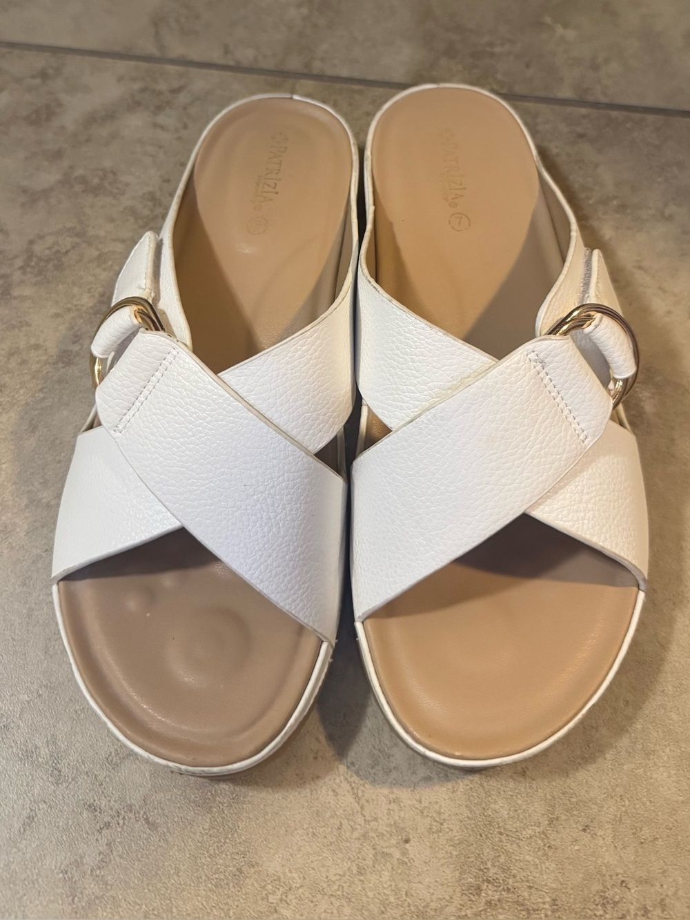 Women’s White Crisscross Slide Sandals with Gold Ring Accent